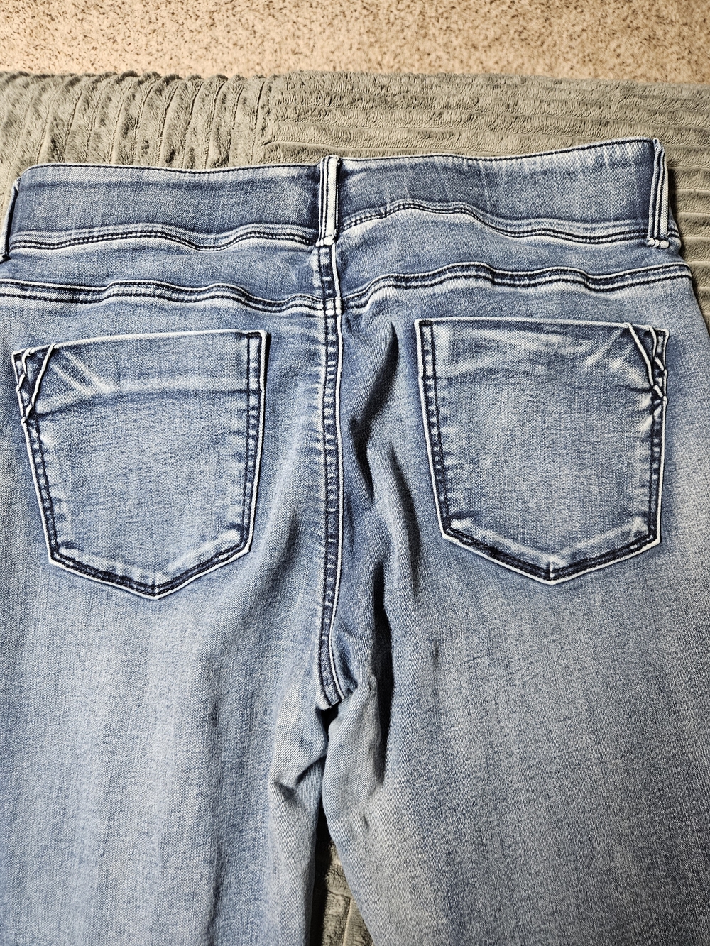 Apt. 9 Light Blue Straight-Leg Women's Jeans - Picture 6 of 6